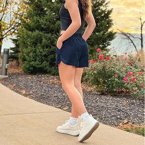 Shorts de sport pour femmes bleu marine en polyester respirant, bas de yoga à ourlet incurvé, taille haute, pour la course et le fitness - Product Image 5