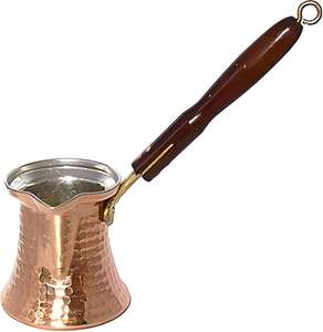 Cafetière turque traditionnelle de luxe avec corps en métal gravé et poignée en bois pour la préparation de café à la maison et au café - Product Image 1