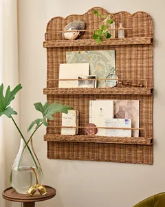 Étagère murale en rotin tressé artisanal, tendance du moment, avec bord festonné, pour rangement suspendu, étagère pour enfants, présentoir de magazines pour chambre d'enfant - Product Image 2