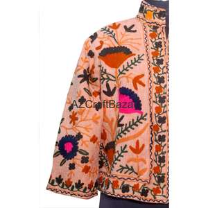 Blusa de Mujer con Cuello en V, Diseño Floral Vintage, Bordado Suzani TNT Multitemporada, Diseño Dibujado a Mano, Ecológica, Transpirable y de Secado Rápido - Product Image 2