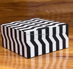 Figurine incrustée en résine artisanale de qualité supérieure avec style ange et motif de sculpture pour la décoration de la maison - Product Image 3