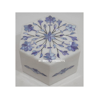 Kotak Perhiasan Bentuk Heksagonal Marmer Putih dengan Tatah Mutiara Biru Desain Bunga Buatan Tangan Digunakan Untuk Mengemas Jam Tangan dan Menjadi Hadiah