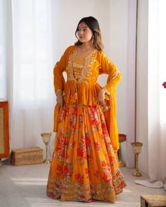 Lehenga Choli indien à imprimé floral orange avec dupatta brodé, tenue de mariage traditionnelle pour femmes - Product Image 2