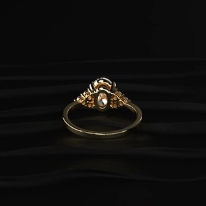 Anillo de Diamante Ovalado de 1.00 Quilates Cultivado en Laboratorio con Piedras Decorativas Redondas, Joyería Nupcial de Oro de Lujo para Exportación al por Mayor - Product Image 2