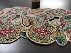 Magnifique set de table rond bohème en tissu fait main, doré et blanc, orné de perles, durable, diamètre 400 mm, épaisseur 3 mm - Product Image 4