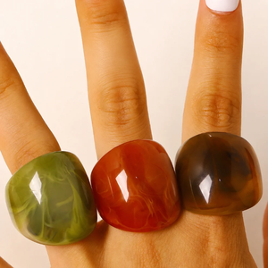 แหวนเรซิ่นอีพ็อกซี่ลายรุ้ง ทำมือ ขัดเงา สีสันสดใส วงกว้าง สำหรับทุกเพศ ทันสมัย เครื่องประดับโดดเด่น FAIZA CRAFT - Product Image 1