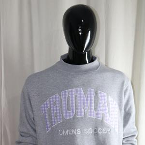 Sudadera TRUMAN con cuello simulado, 450 GSM, nombre personalizado, bordado en aplique, corte holgado, 100% algodón, felpa francesa. - Product Image 1
