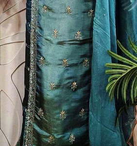 Trajes Salwar Kameez de Diseño Moderno, Sin Coser, Bordados a Mano, Estilo Indio, Elegantes y Hermosos para Fiestas y Eventos - Product Image 3