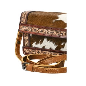Bolso Bandolera de Cuero Vacuno Hecho a Mano con Diseño Floral Repujado Estilo Western, Correa Ajustable para Hombro, para Mujer - Product Image 3