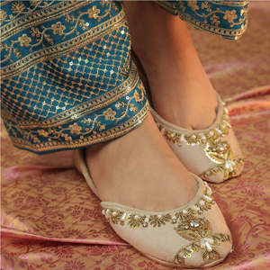 รองเท้าเมห์นดีแบบใหม่ ดีไซน์แฟนซี ประดับด้วยหิน งานแฮนด์เมด รองเท้าผู้หญิงแบบแบน สำหรับใส่ในบ้านและนอกบ้าน งานปาร์ตี้ รองเท้าคุสซา ขายส่ง รับผลิตแบบ OEM ODM - Product Image 5