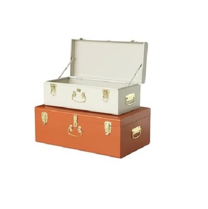 Boîte à bijoux rectangulaire en métal avec couvercle à charnières, design classique, motif doré, bordure argentée, rangement monocouche - Product Image 3