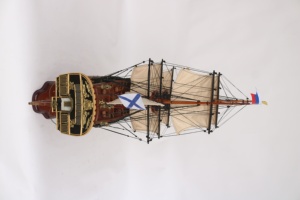 Modèle de navire de guerre en bois de Poltava fait main - Réplique historique à l'échelle du navire de guerre de la Flotte Baltique russe pour la décoration de la maison ou du bureau - Product Image 1
