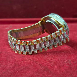 Montres en moissanite pleine gamme, montres de luxe, montres entièrement serties de moissanite, montres en diamant, bijoux de mode pour femmes, montres de fabrication britannique, montres en gros - Product Image 1