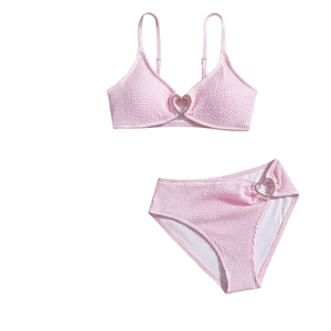 Conjunto de bikini de dos piezas con detalle en forma de corazón con incrustaciones de diamantes de imitación en el busto frontal que sirve como punto de atención lujoso. - Product Image 2