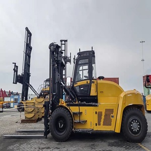 Apilador de contenedores Sany SCP130H duradero con sistema de potencia avanzado y agarre fuerte, ideal para trabajos de carga y almacenamiento de mercancías en puertos. - Product Image 1