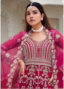 Présentation de robes de mariée Anarkali en pure tulle papillon avec broderies lourdes sur le devant et le dos et pierres. Achetez directement auprès du fournisseur. - Product Image 4
