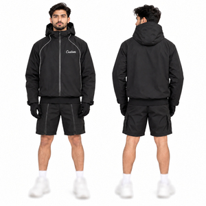 Ensemble de survêtement pour homme en nylon épais noir, coupe-vent avec capuche et fermeture éclair, et short cargo, avec passepoil réfléchissant, Vente en gros OEM - Product Image 1