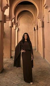Elegante Abaya Minimalista Color Taupe para Mujer, Tela Nida Suave de Lujo, Vestido Islámico Modesto, Corte Holgado, Largo Completo, para Uso Diario - Product Image 3
