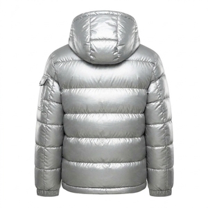 Veste matelassée à capuche pour homme en argent métallisé, veste d'hiver chaude et matelassée pour l'extérieur, veste légère imperméable One Apex - Product Image 2