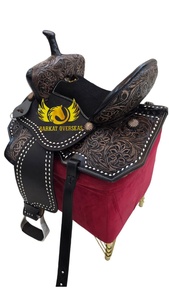 Silla de montar de cuero para caballo, estilo western, de doble tono, negra con acabado rugoso y marrón con grabado floral, duradera, portátil, para carreras de barriles y equitación. - Product Image 3