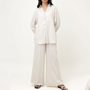 Ensemble coordonné doux pour femme, confortable et conçu pour un confort quotidien avec une coupe fluide et décontractée - Product Image 1