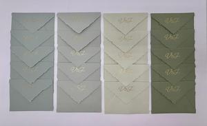 Papeles artesanales de primera calidad con bordes irregulares y un elegante acabado texturizado, ideales para invitaciones, papelería y manualidades. - Product Image 4