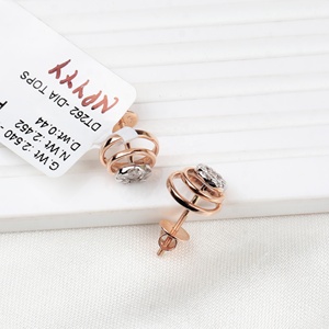 Pendientes de tuerca con espiral geométrica de oro rosa macizo de 14K y diamantes naturales, joyería fina, Memoria Jewels, venta al por mayor - Product Image 1