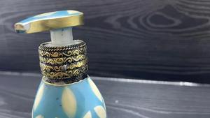 Support à savon en métal motif feuille bleue, idéal pour la maison, l'usage quotidien, la salle de bain, les événements, la décoration du comptoir de la salle de bain, en provenance d'Inde - Product Image 2