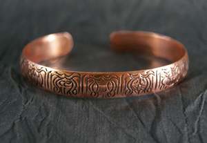 Bracelet jonc moderne en cuivre tressé poli fait main, bijoux de créateur pour hommes et femmes - Product Image 3