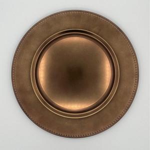 Assiette de service ronde de 13 pouces, design personnalisable, bordure texturée martelée, métal de qualité alimentaire, pour les fêtes et événements. - Product Image 4