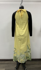 Robe maxi à imprimé tropical jaune avec manches longues noires, col haut, coupe ample, robe décontractée d'été en coton tissé - Product Image 2