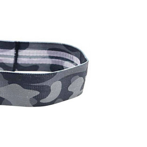 Bande de résistance rouge haute élasticité pour les hanches, confortable et large, idéale pour le renforcement musculaire, la musculation et le fitness. - Product Image 4