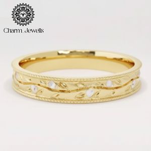 แหวนหมั้นเงินประดับมอสซาไนต์ลายพืช คลาสสิกสำหรับทุกเพศ ชุบทอง 22k จาก Charm Jewells - Product Image 2