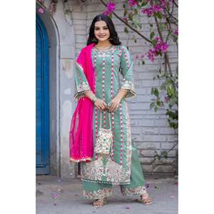 Magnifique Salwar Kameez en soie de créateur pour les occasions spéciales, avec haut, pantalon Plazzo et dupatta - Product Image 1