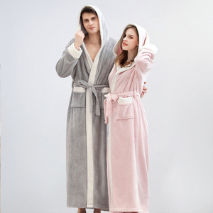 Albornoz con Capucha de Franela para Parejas Wildness, Bata Gruesa y Cálida de Forro Polar Coral para Hombre y Mujer - Product Image 2