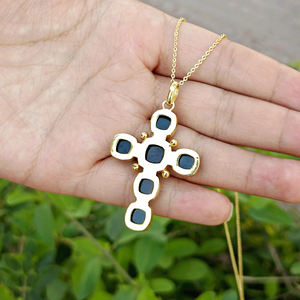 Collar de joyería con cruz cristiana, colgante con cabujón de apatita y jade en forma de cojín, con engaste tipo collet, chapado en oro sobre latón, cadena ajustable. - Product Image 5