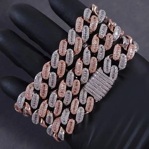 สร้อยคอโมอิสซาไนต์ทรงบาแกตต์ชุบโรเดียมแบบ Iced Out พร้อมตัวเรือนแบบ Channel Setting และโซ่ Cuban Link สำหรับทุกเพศ - Product Image 5