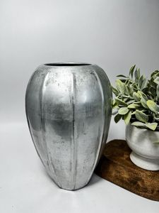 Antique Finish Iron Flower <b>Vase</b> For Vintage Room Decor And Timeless Floral Arrangement Showcase - Product Image 5