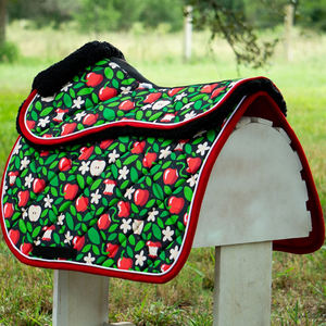 Tapis de selle tout usage avec motif cerise, bordure rouge et doublure en polaire pour l'équitation - Product Image 4