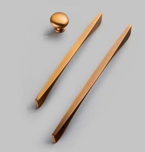 Poignées de porte en laiton antique pour villas et maisons de luxe, hôtels et complexes hôteliers, portes de bureau principales, portes intérieures et extérieures en bois - Product Image 1