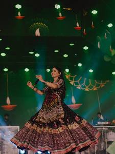 Lehenga Choli de Algodón Muselina Pesado con Bordado de Espejo Real y Completamente Cosido, con Dupatta de Encaje de Monedas y Lehenga de Lona con 4 Metros de Vuelo - Product Image 6