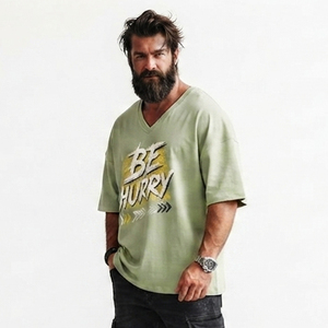 Camiseta Personalizada con Cuello en V y Estampado Frontal para Hombre, Estilo Casual, Hombros Caídos, Algodón Jersey, Estilo Urbano, Oversize, Deportiva - Product Image 3