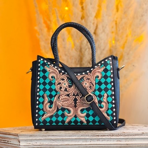 Bolso Cruzado de Cuero Genuino Venus Leathers, Estilo Western, Hecho a Mano, con Patrón de Letras y Flores, Cierre de Cremallera, 45-55cm, ¡Gran Venta! - Product Image 1