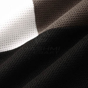 T-shirt léger pour homme au design basique, coupe décontractée et matière douce, idéal pour les tenues quotidiennes en toutes saisons - Product Image 5