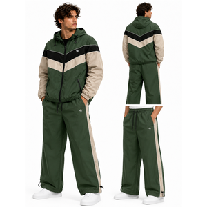 Blouson coupe-vent à empiècements contrastants et détails de passepoil pour hommes, avec capuche, et pantalon de jogging large personnalisé à ourlet cordonné léger - Product Image 1