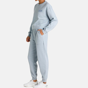 Ensemble de survêtement en molleton doux de qualité supérieure pour femmes, vêtements essentiels pour l'hiver, fabriqué au Pakistan, en vente - Product Image 2