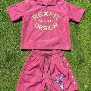 ชุดเซ็ตเสื้อแจ็คเก็ตไนลอนกันลมและกางเกงขาสั้นสไตล์สตรีทแวร์สำหรับฤดูร้อนปี 2026 พร้อมซิปสำหรับผู้ชาย สามารถสกรีนลายตามแบบที่คุณต้องการได้ - Product Image 1
