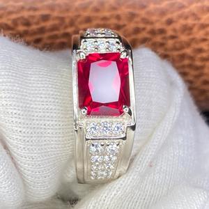 แหวนเงินแท้ประดับทับทิมทรงปรินเซสคัท แหวนหมั้นทับทิม แหวนประจำเดือนกรกฎาคม แหวนพลอยสีแดง ของขวัญสำหรับเขา - Product Image 3