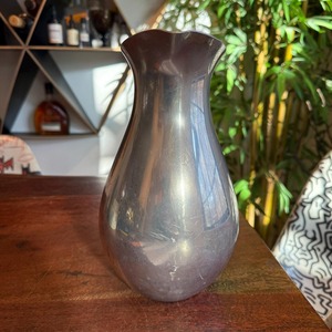 Jarra de plata atemporal con acabado elegante, ideal para el uso diario en el hogar, para servir agua, jugo y otros líquidos, procedente de la India. - Product Image 4