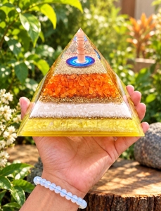 Pirámide de orgón de citrino grande para sanación energética, decoración Feng Shui de abundancia, regalo de reiki - Product Image 1
